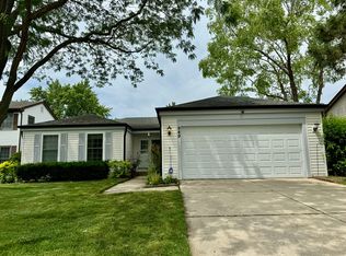 949 Cooper Ct, Buffalo Grove, IL 60089