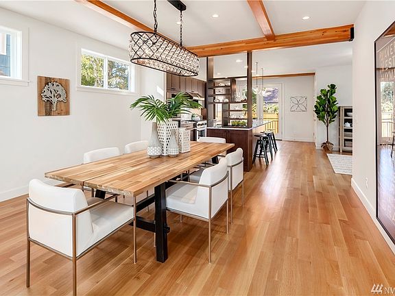 5th image of 3803 Cascadia Ave S
