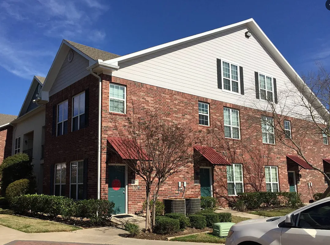 3 bed, 1600 sqft, $1,300 — Photo 1