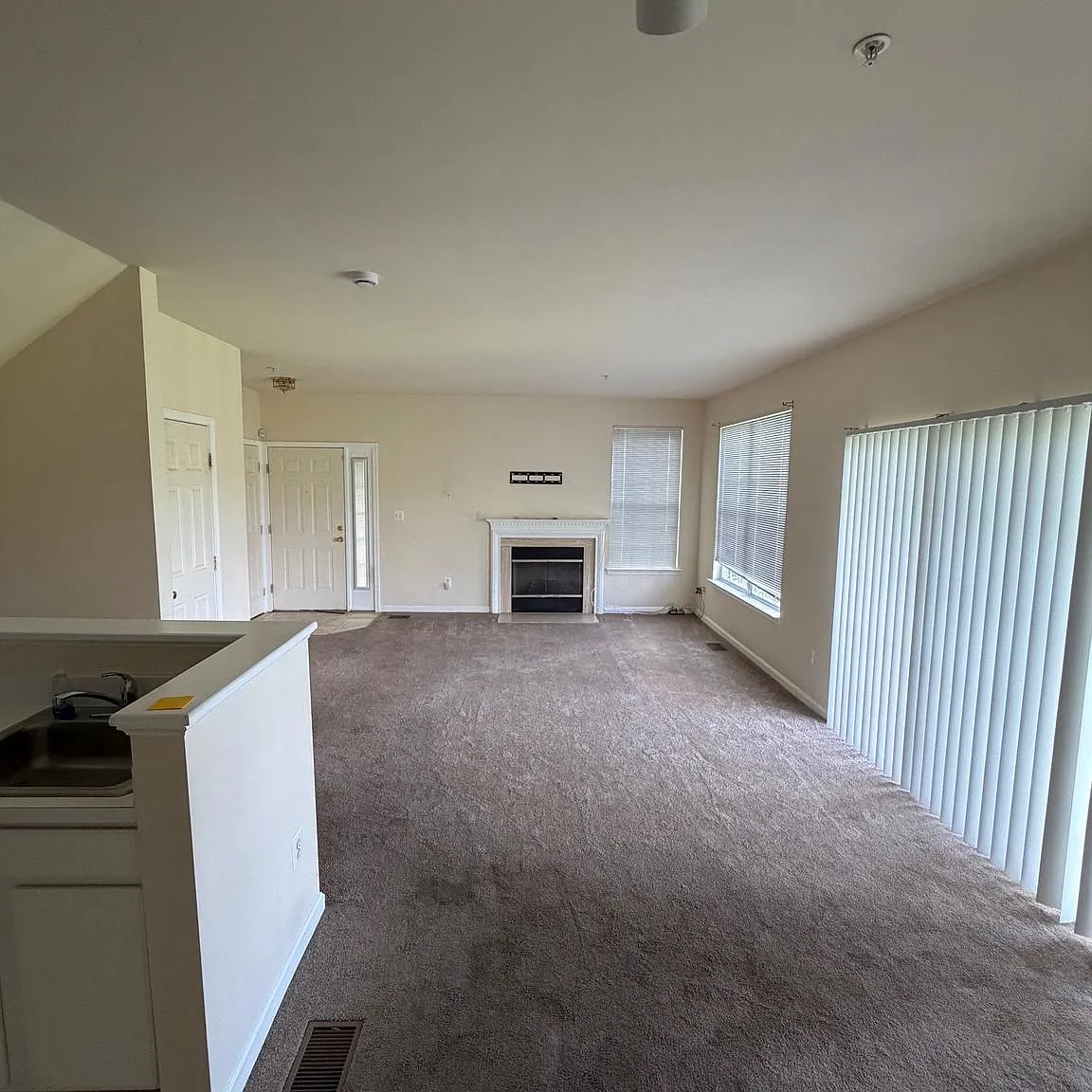 2 bed, 2.5 bath, 1270 sqft, $2,500 — Photo 4