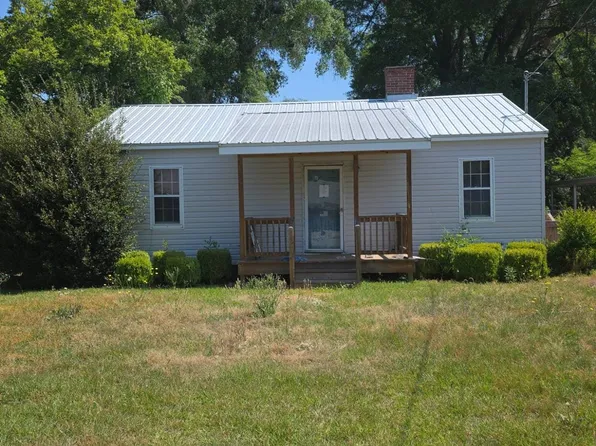 137 S 3rd St, Cochran, GA 31014