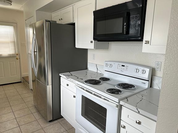 3rd image of 7434 Tooma St