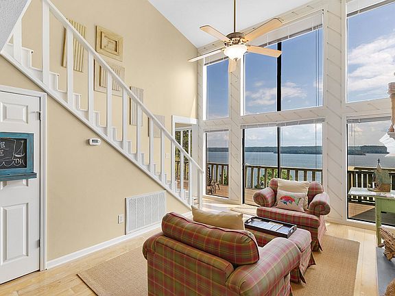 4th image of 12 Wildfern Ln