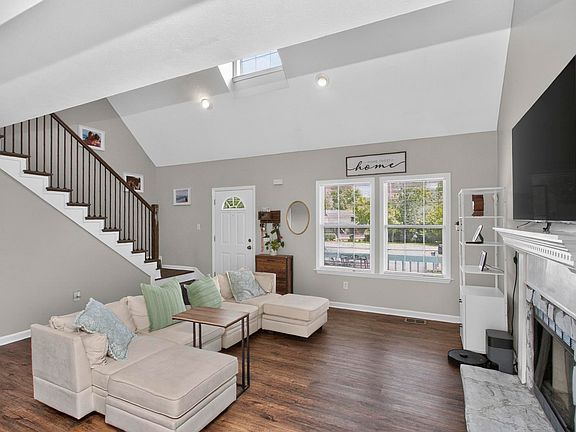 4th image of 411 Watersedge Ln
