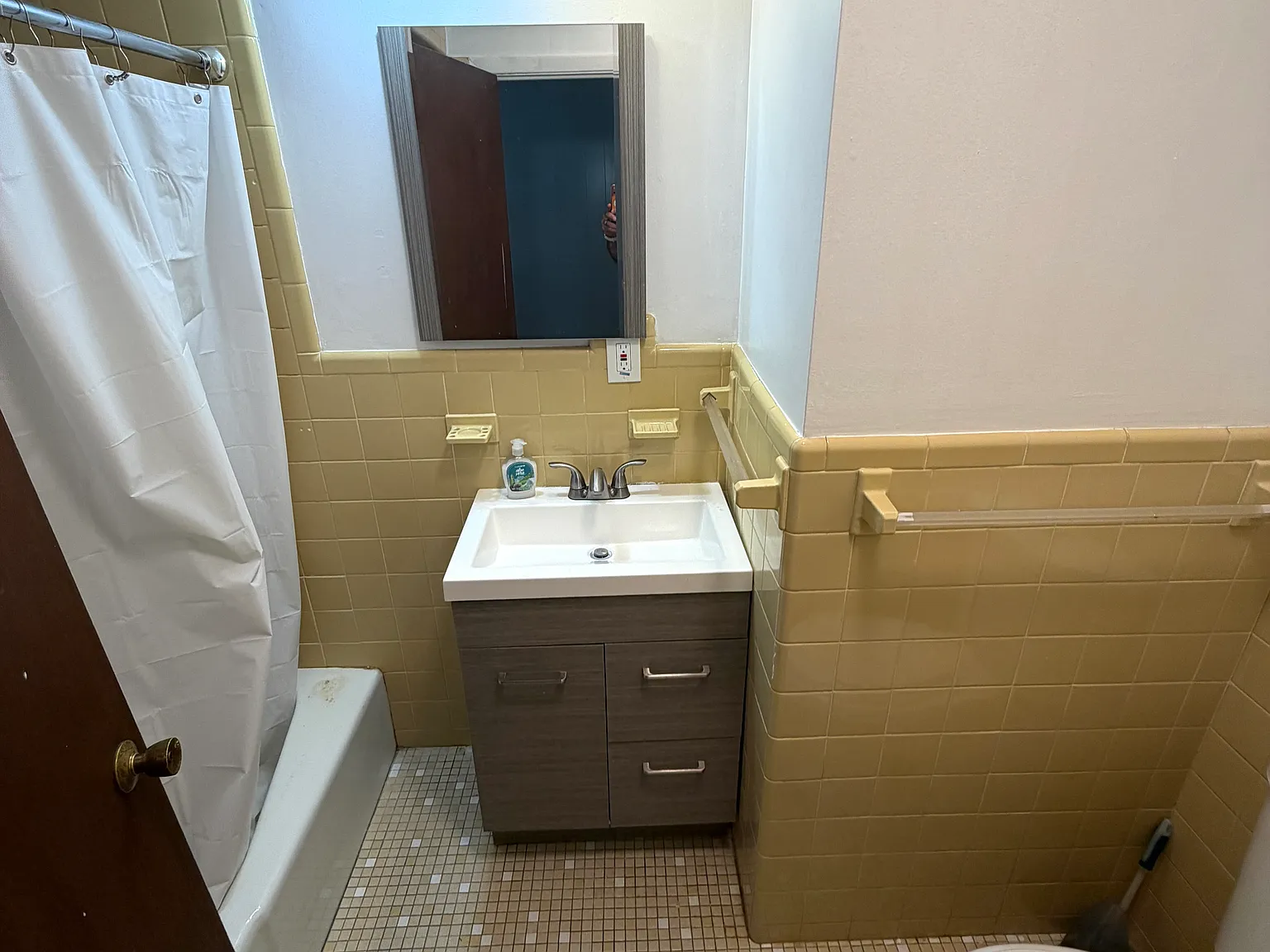 1 bed, 850 sqft, $1,475 — Photo 2