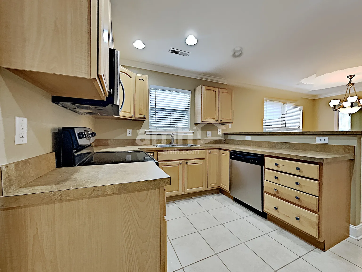 3 bed, 2.5 bath, 2096 sqft, $2,490 — Photo 3