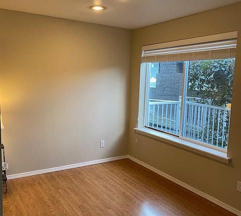 5th image of 1000 NE 88th St APT 103