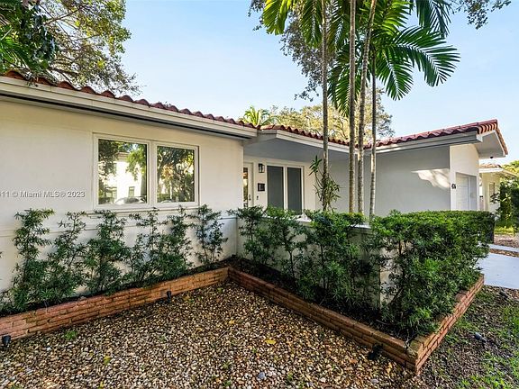5th image of 426 Amalfi Ave