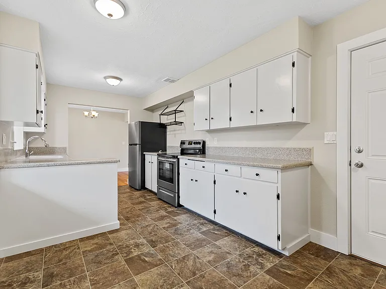 235 Riviera Dr NE — Photo 10