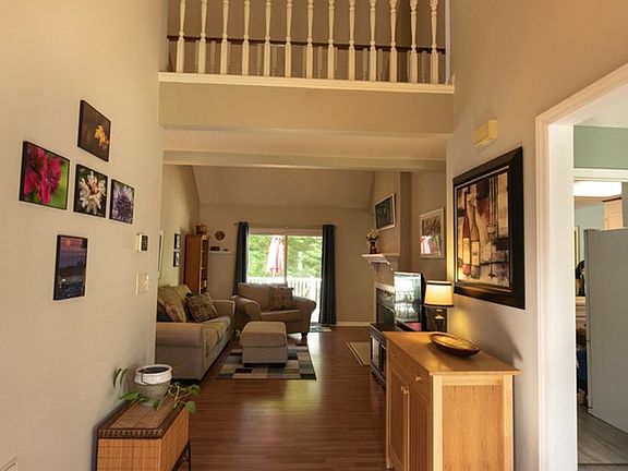 2nd image of 1022 N Lake Dr