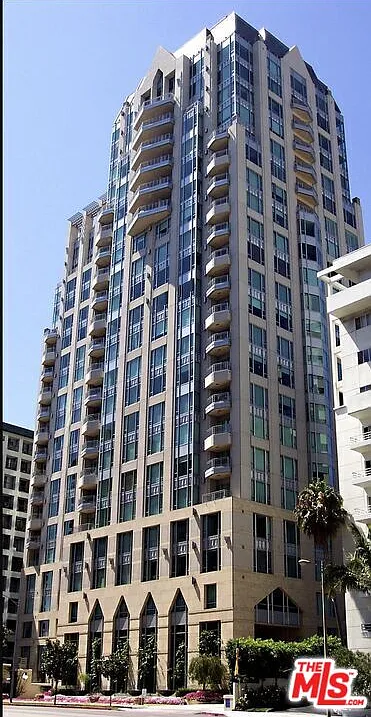 10727 Wilshire Blvd #2002