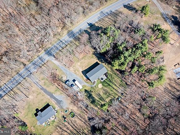 3rd image of 852 Spruce Rd