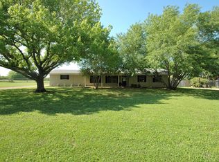 400 Ivy Ln, Hewitt, TX 76643