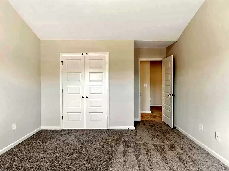 2704 Shetley Creek Dr — Photo 16