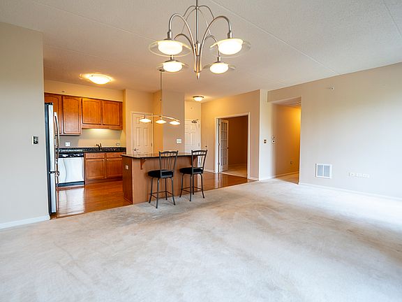 4th image of 77 N Quentin Rd Unit 310