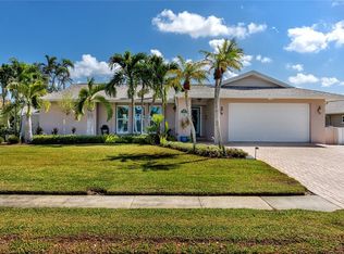 6911 Greenbrier Dr, Seminole, FL 33777