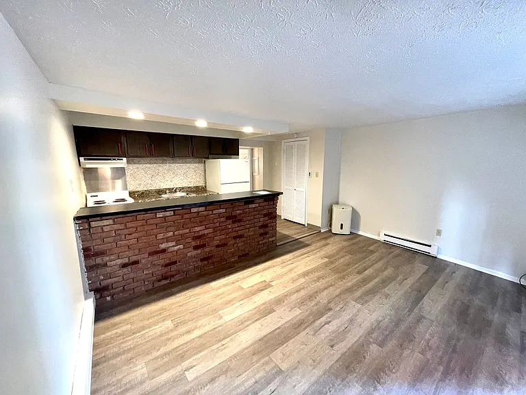 35 Wyoming St — Photo 11