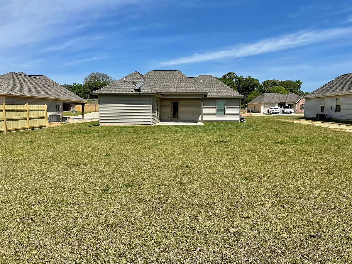 Building Photo - 166 Meadows Dr