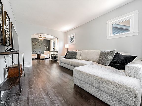 4th image of 163 Bellfield Ave