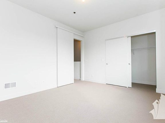 4th image of 2639 N Hamlin Ave #1126