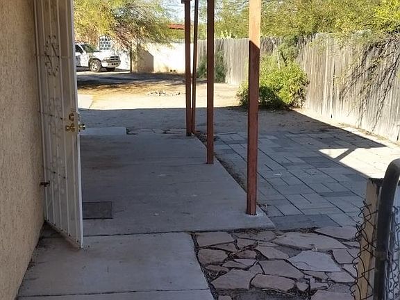Front of 872