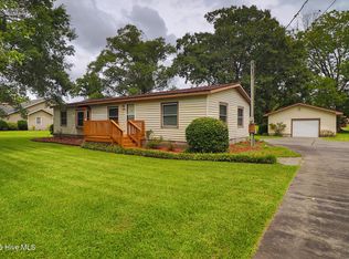 907 Church St, Newport, NC 28570