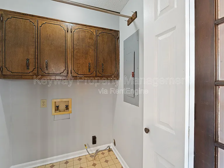 255 Silver Maple Rd — Photo 17