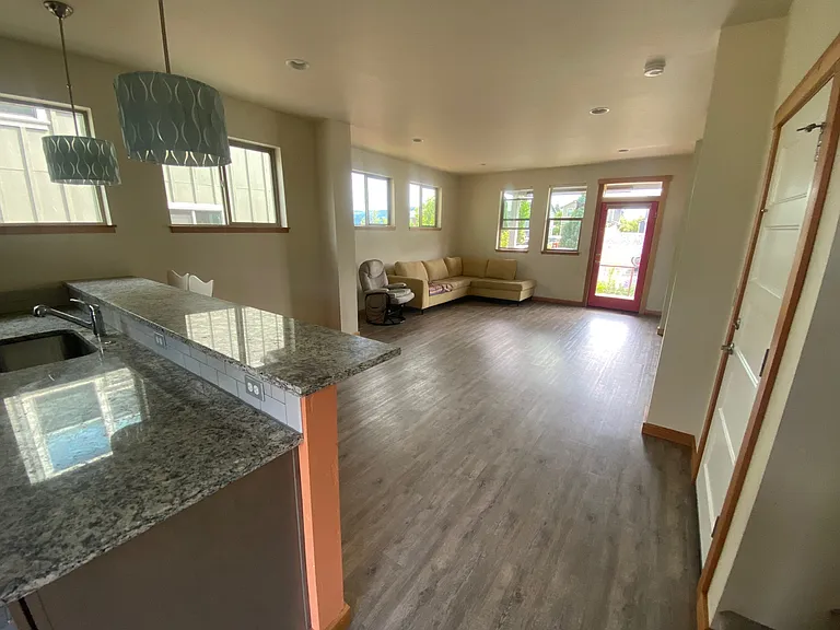 1618 Stella Ln — Photo 2