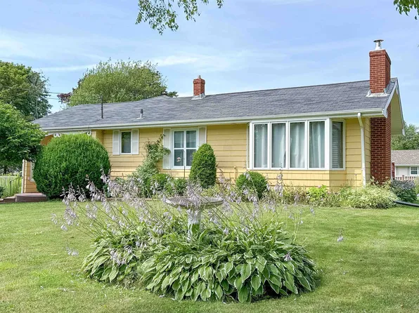 42 Roper Dr, Charlottetown, PE C1A 6J2
