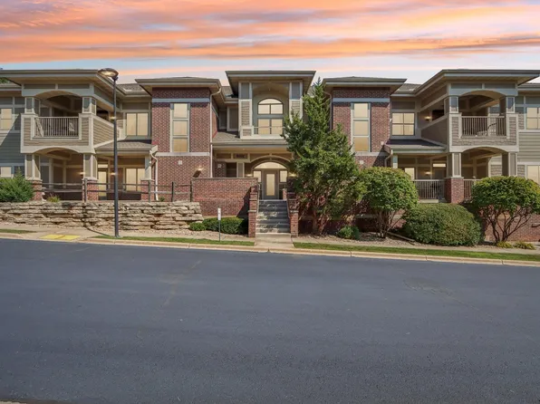 9002 Hawks Reserve Ln Unit 202, Madison, WI 53593