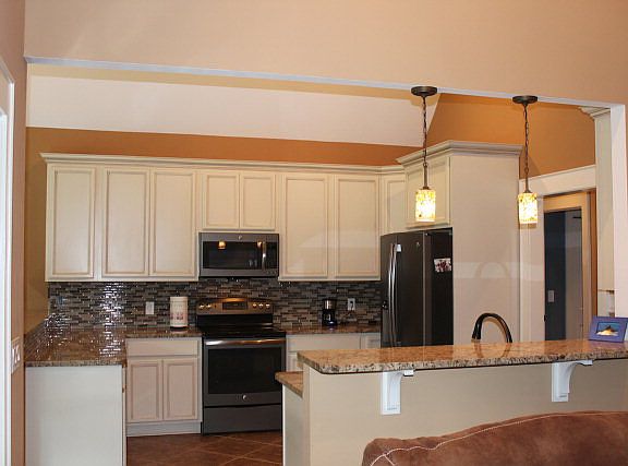 2nd image of 908 Cedarbrook Dr