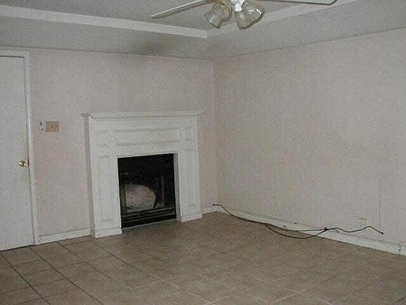 2nd image of 125 Creekview Cir