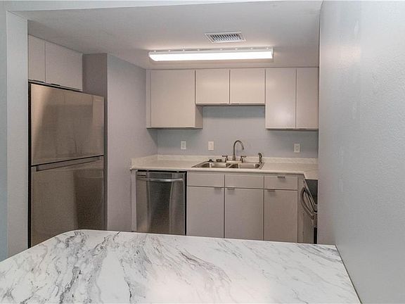 5th image of 1490 Harbor Dr Unit 203