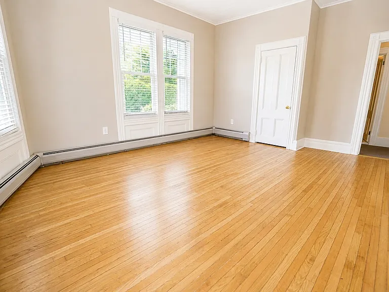 33 Maple St — Photo 3