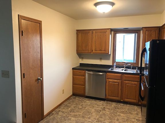 3rd image of 417 Theresa St