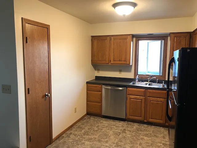 417 Theresa St — Photo 3