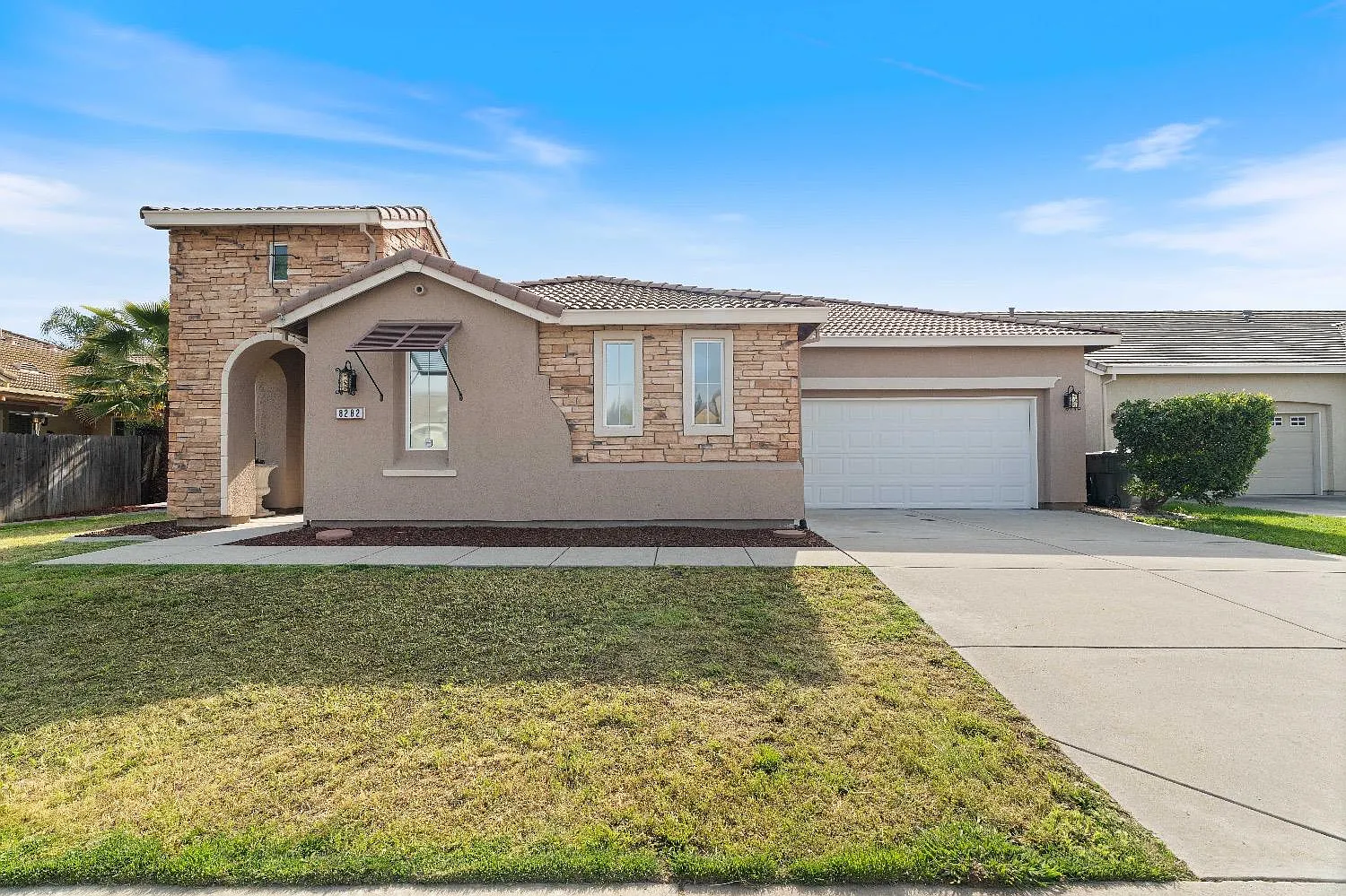 8282 Cabochon Way photo 1