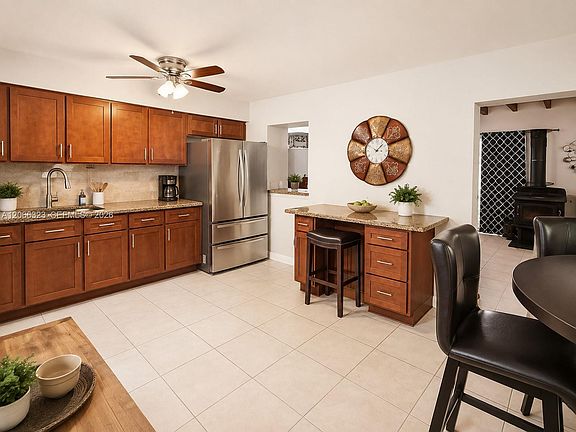 3rd image of 470 NW 52nd Ave