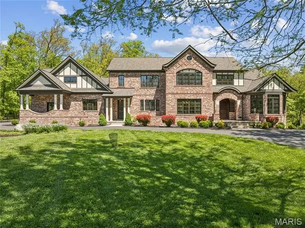 22 Countryside Ln, Saint Louis, MO 63131