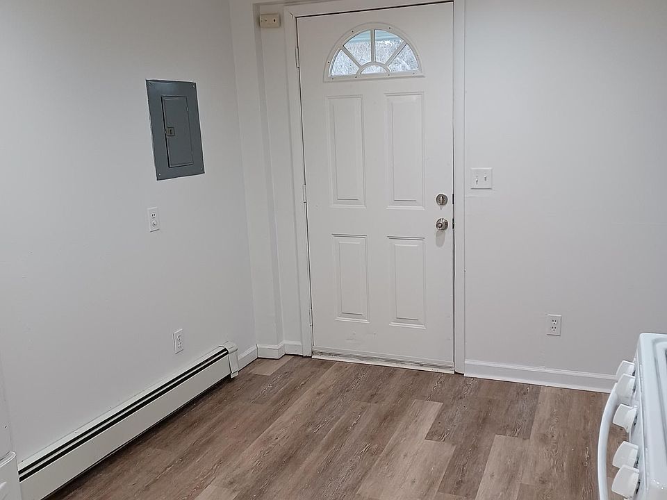 1st image of 466 Higbie Ln