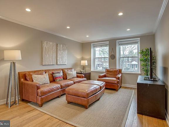2nd image of 2856 S Buchanan St APT A2