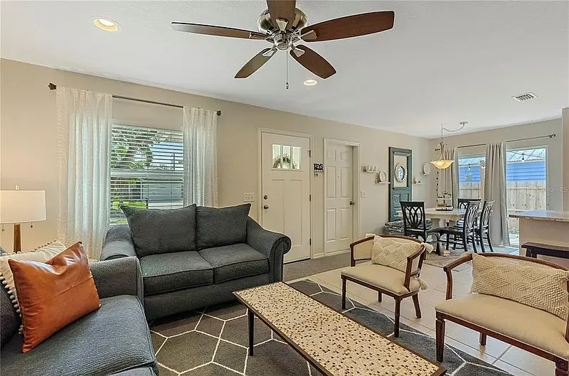 3 bed, 2.0 bath, 1200 sqft, $2,595 — Photo 4