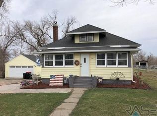 216 Cliff Ave, Valley Springs, SD 57068