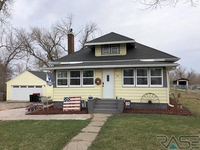 216 Cliff Ave, Valley Springs, SD, 57068