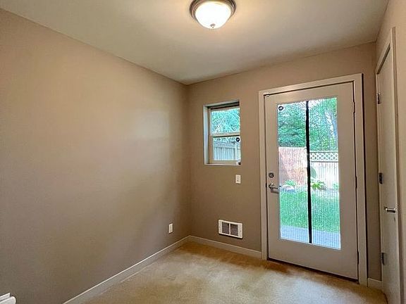 2nd image of 9615 Roosevelt Way NE Unit B