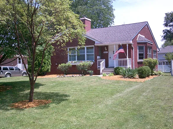 8049 Greenwood Ave, Munster, IN 46321