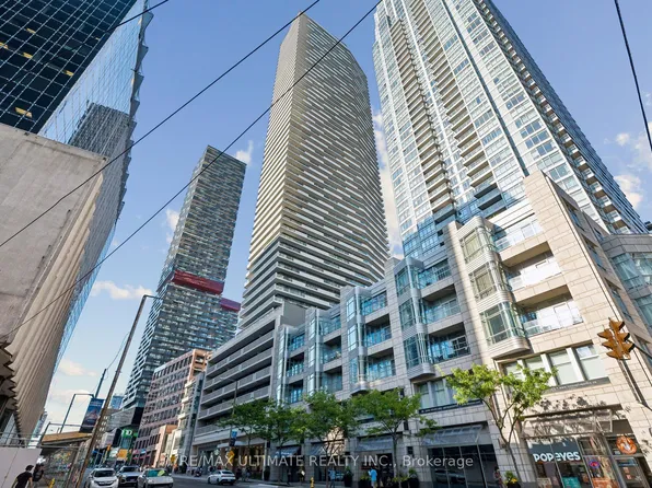 2221 Yonge St #3905, Toronto, ON M4S 0B8