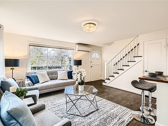 4th image of 3022 31st Ave W #A