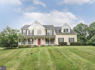 66 Light Farm Dr, Cochranville, PA 19330
