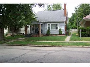 1613 W Indiana Ave photo 1